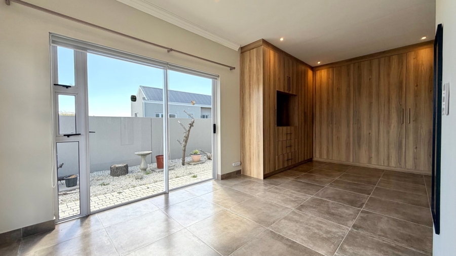 2 Bedroom Property for Sale in Somerset Lakes Western Cape